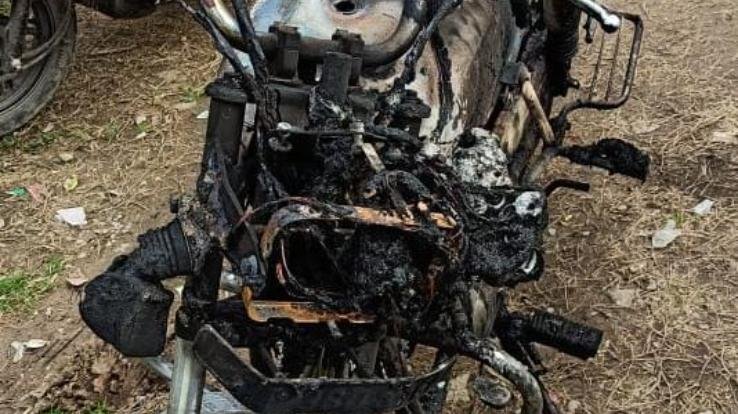 देहरा: बड़ा में अज्ञात व्यक्ति ने जला दी बाइक, मामला दर्ज