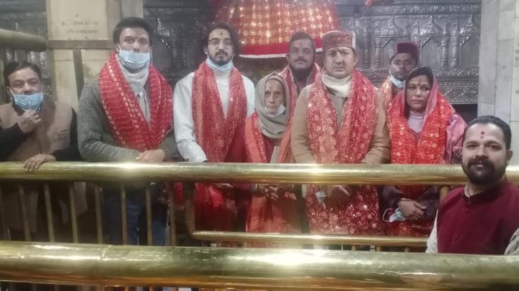 ज्वालामुखी: हिमाचल प्रदेश विश्वविद्यालय के वाइस चांसलर ने मां ज्वालामुखी के दरबार में लगाई हाजिरी