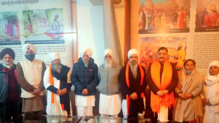 On the death of Padma Shri Baba Iqbal, the officials of the institute went to Badu Sahib and expressed their consolation.