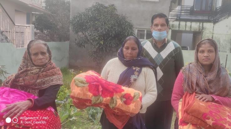 Kangra Seva Bharti unit distributed blankets to the needy