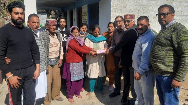 Sarkaghat: Sarvodaya Jan Kalyan Samiti became the support of poor widow