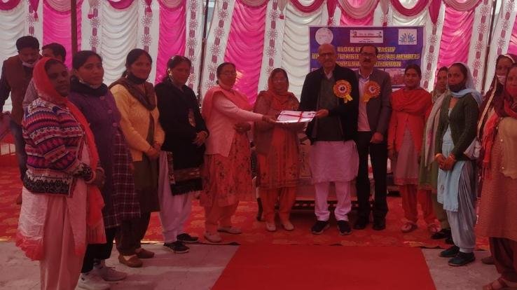 Dehra: Organized one day School Management Committee training workshop