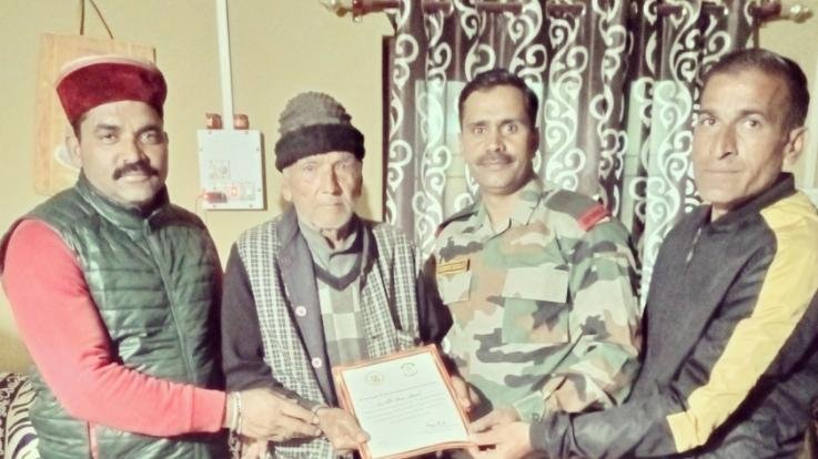 Sarkaghat: Honored Gyan Chand, who played an important role in the 1971 war