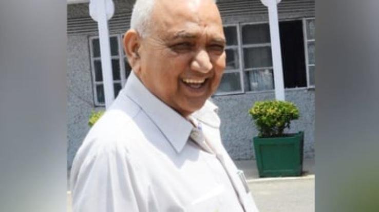 dhwala ne gheri apni hi sarkaar 