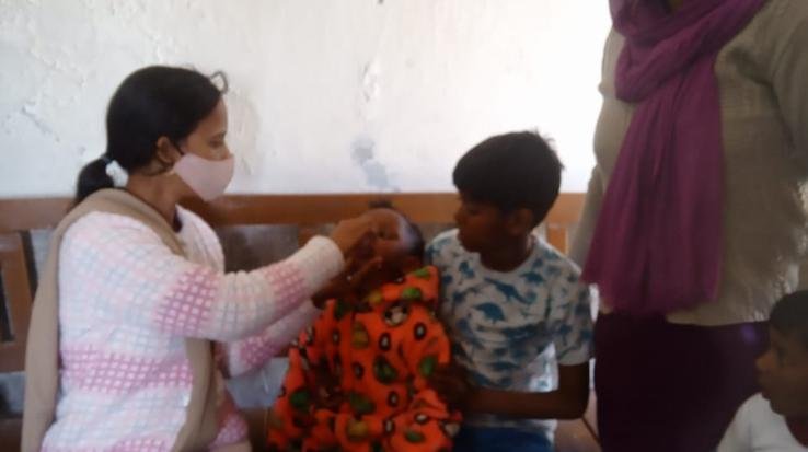 Children from 0 to 5 years were given two drops of life in the area.