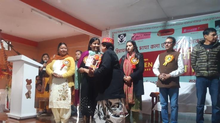 Jaisinghpur: Guru Neera Chauhan honored by Rajya Sabha MP Indu Goswami