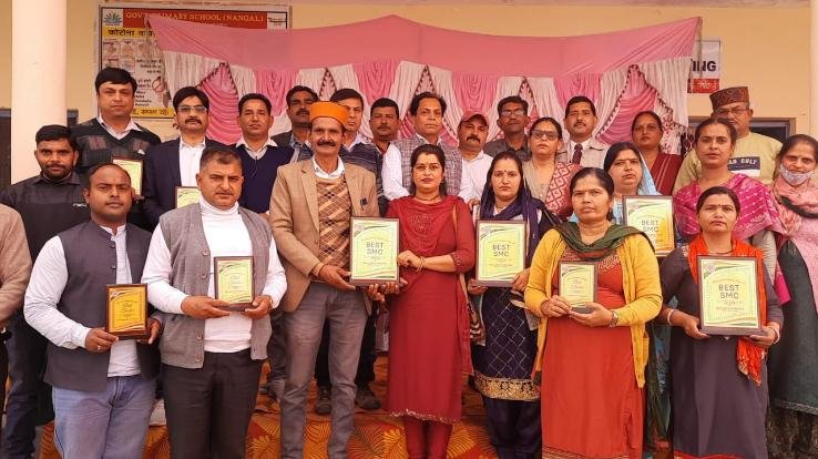 Dadasiba: Outstanding teachers and management committees awarded in education dialogue program in education section