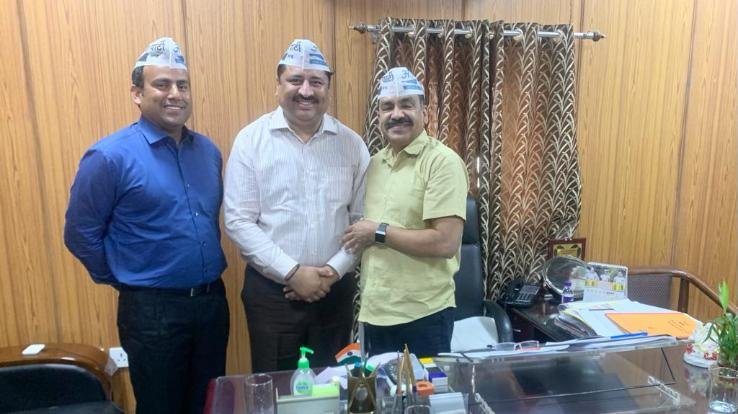 congress's dhrampal chauhan joins aap 