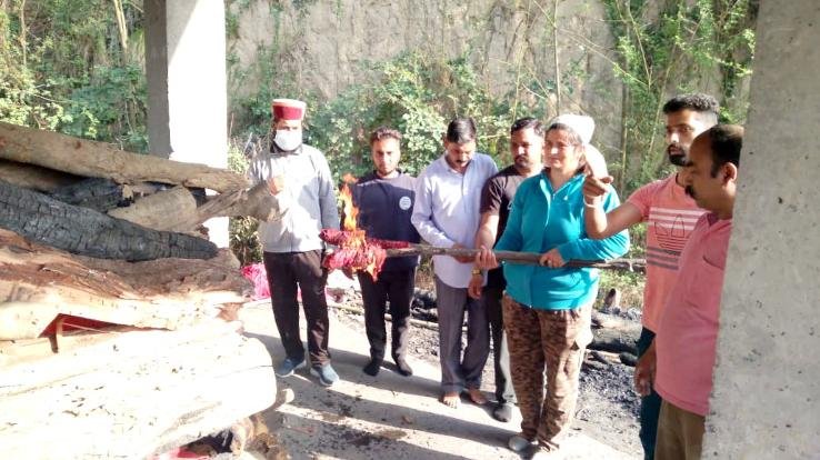 Daughters lit fire to their deceased mother