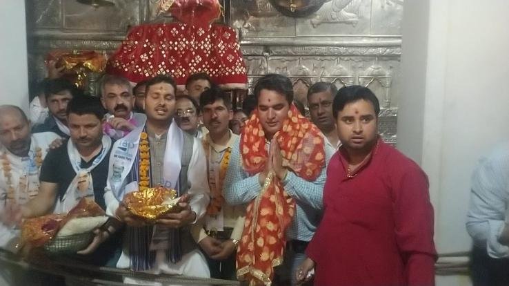 Hundreds of Aam Aadmi Party's workers got their heads bowed at the court of Mother Jwala on Punjab victory