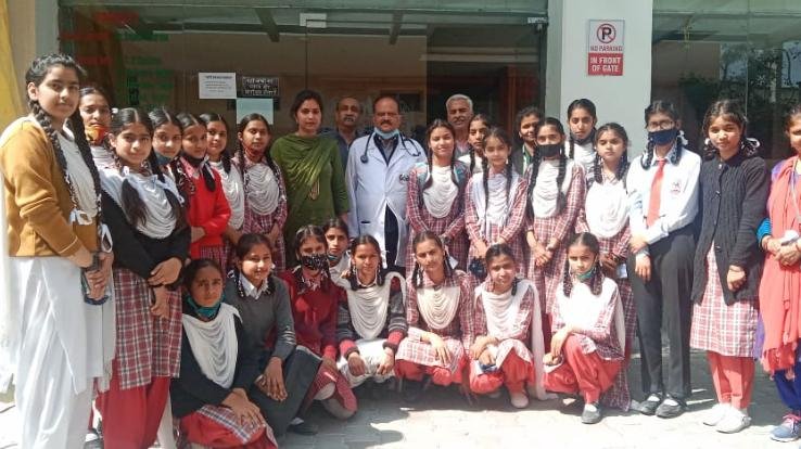 Students of Bagli School saw the work of Super Specialty Hospital Shri Balaji