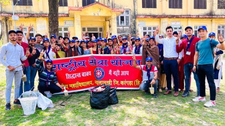 Volunteers launched cleanliness campaign in Government College Jwalaji
