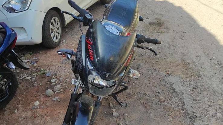 Bike rider hit woman in Batwad near Dadasiba