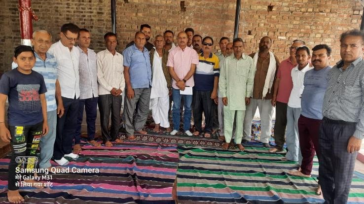 Grand welcome of former MLA on reaching Panchayat Thakurdwara