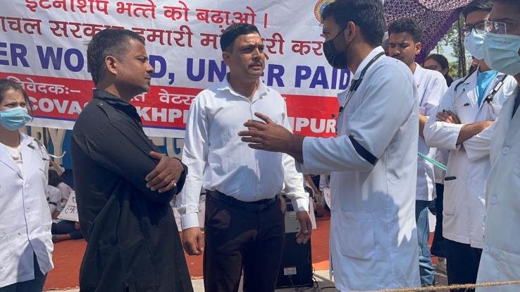 Social worker Shyam Verma met Veterinary trainee doctor sitting on investigation