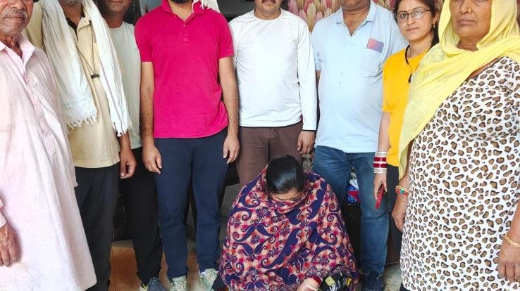 Woman caught with chitta in sieve