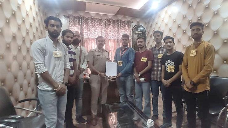 ABVP Dehra CU submitted memorandum to DSP