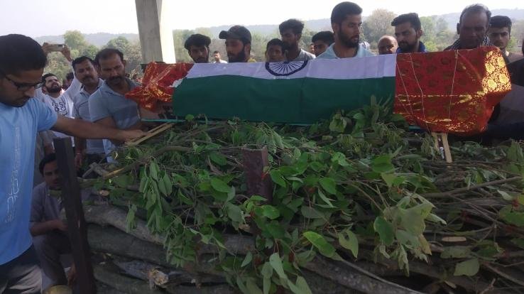 BSF soldier Rajendra Singh merged with Panchatva with state honors