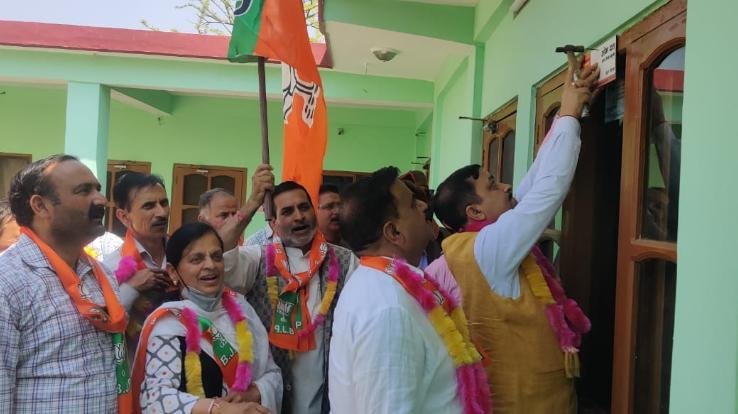 some parties which are coming a few days before the elections and making a hue and cry in the state