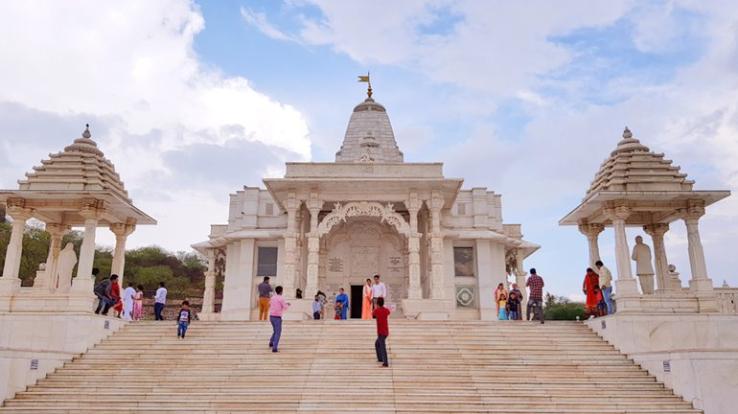 Birla Mandir of Jaipur is a combination of modern style and ancient Hindu architecture