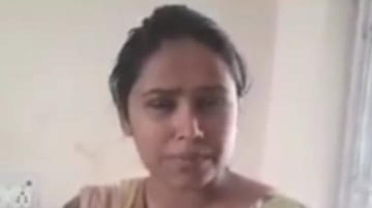 Jaisinghpur: Neha, the head of Gram Panchayat Tumber was attacked by some unknown person Jaisinghpur: Neha, the head of Gram Panchayat Tumber was attacked by an unknown person