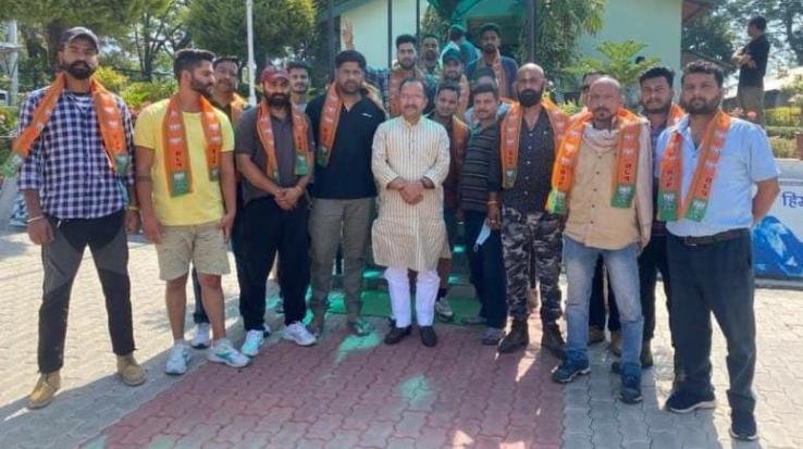 Dozens of youths left Congress and joined BJP