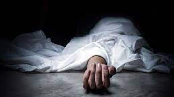  The woman who fell from the roof died on the way