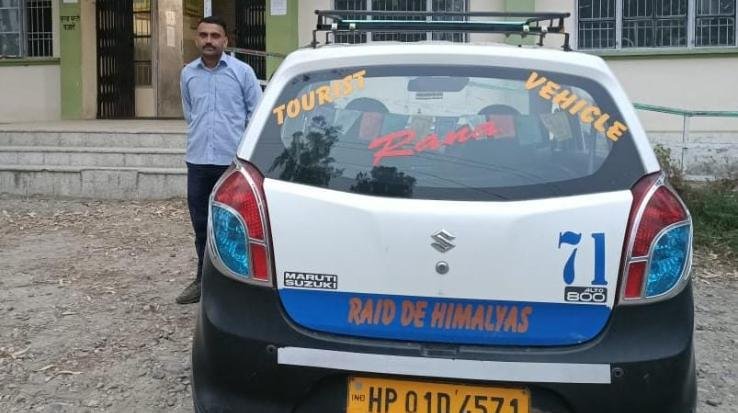 Jai Pabbu Mata Seva Sadan presented an ambulance to Khundian Hospital