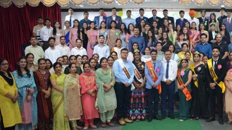  Farewell party given to seniors in DAV Bhadoli