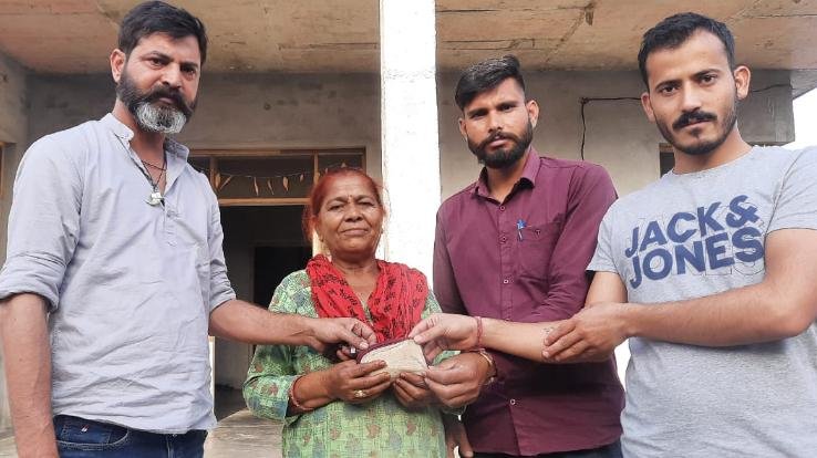 example of honesty returned the festival full of money