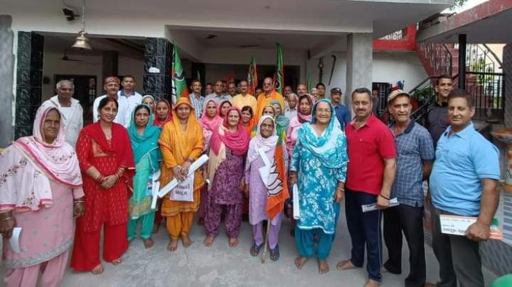 Name plaque and flags put up under Mahajan Sampark Abhiyan