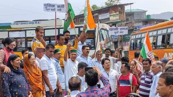 Congress demonstrated in Baijnath in the paper leakage case