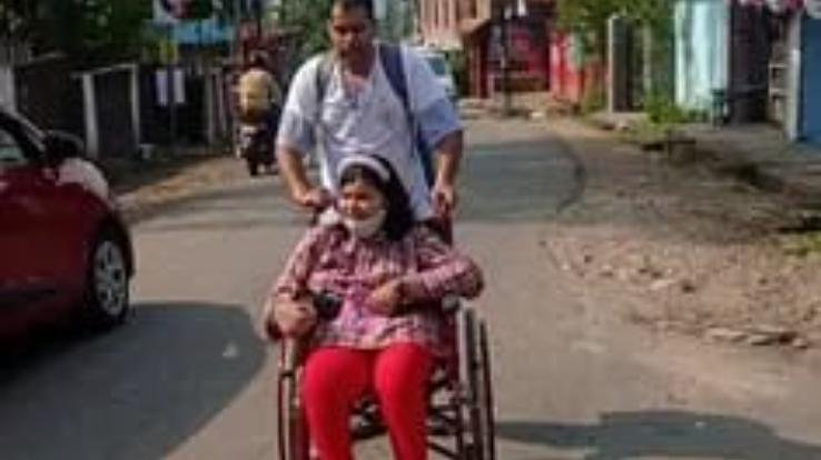 Divyang daughter pleaded with MLA for battery chair