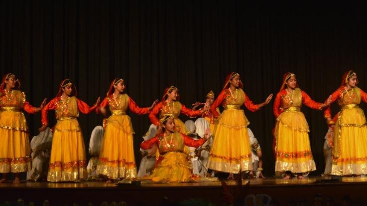 Program organized in Pinegrove School Dharampur, students presented dance