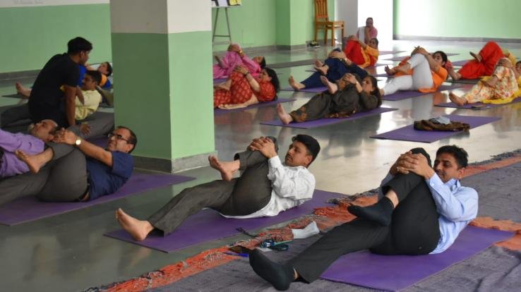Organized yoga camp for teachers and students in school