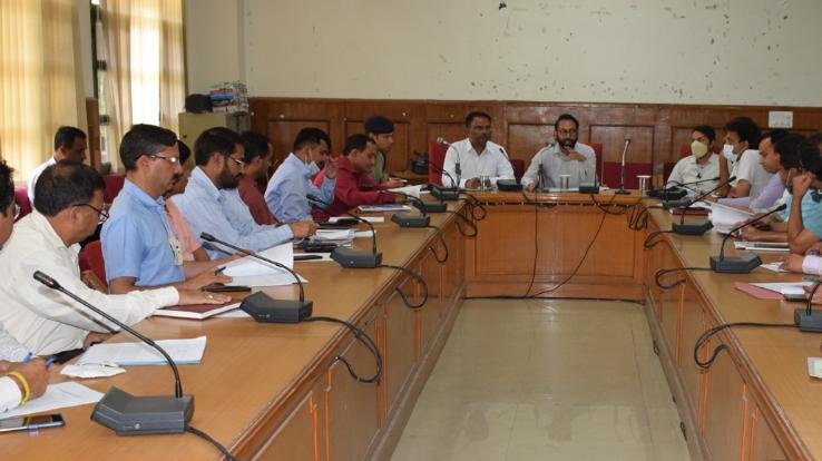 meeting was held in Shimla regarding the live program of the Prime Minister to be held on 31st May.