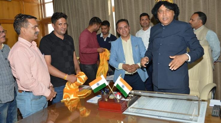 delegation of SMC teachers met the CM