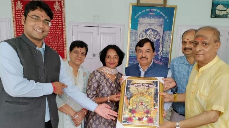 Chief Election Commissioner Sushil Chandra, along with his family, in Mata Shree Bajreshwari Temple