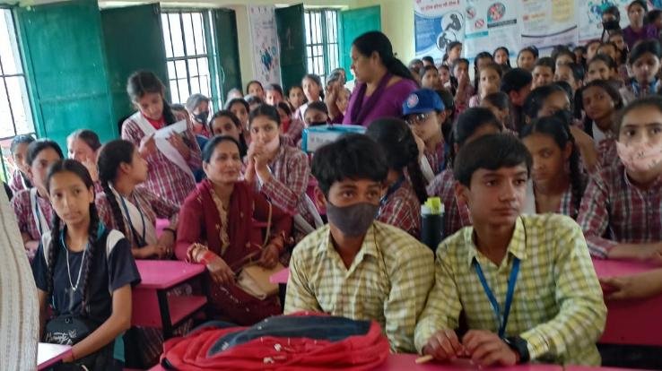 Kumari Pallavi was the first in slogan writing