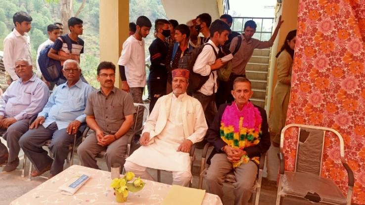 Youth Parliament competitions were held in Surajpur School.