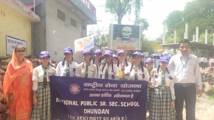 School children took out a rally and gave a message to stay away from drugs