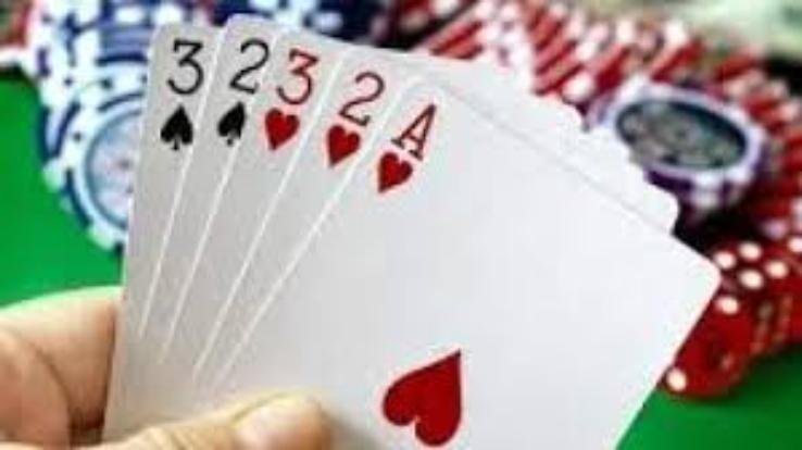  A person caught gambling in Paragpur Tyalu