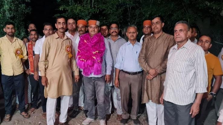 Social worker Mukesh Thakur gave 51 thousand to Jati Das Committee