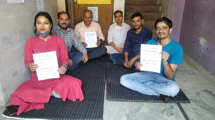 movement of the college federation teachers continued even on the 13th day