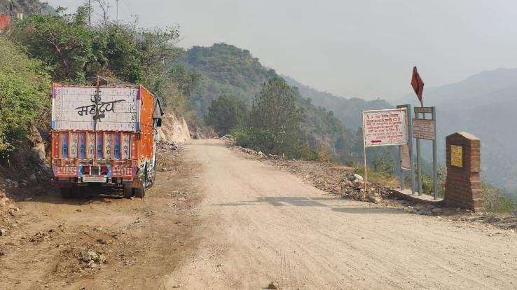 Piplughat left Kakra-Dadlaghat road closed for 6 days