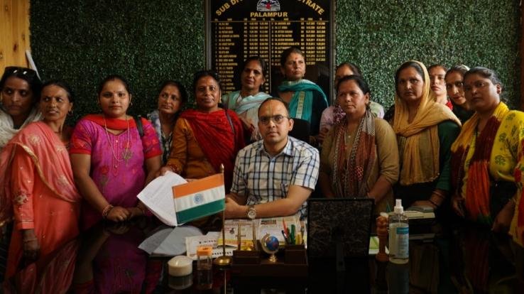 Palampur: Rage rally of Mahila Mandals in Palampur against domestic violence