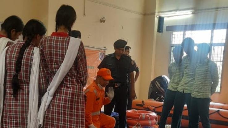 NDRF taught the tricks of disaster management