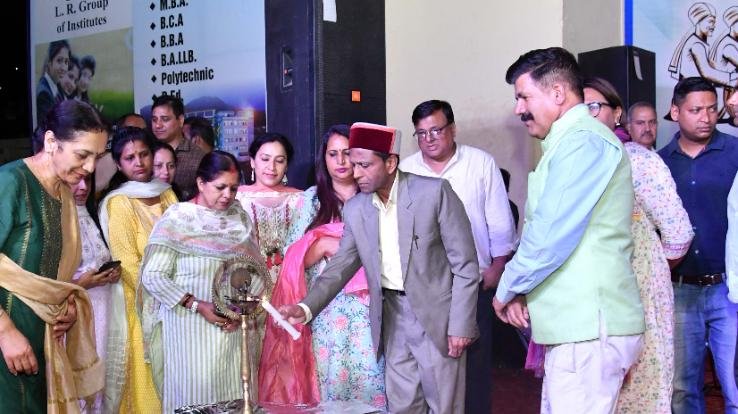 In the fourth cultural evening, Kishan, Himanshi and Ajay tied the knot, the audience danced