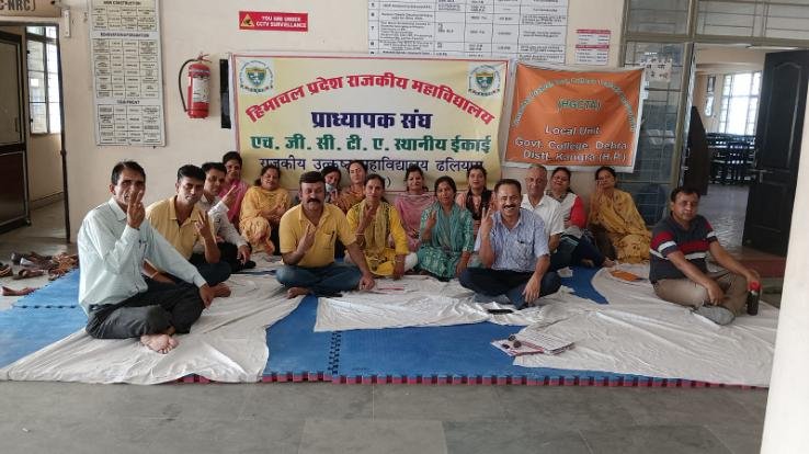 After the assurance of the CM, the professor's union postponed the hunger strike