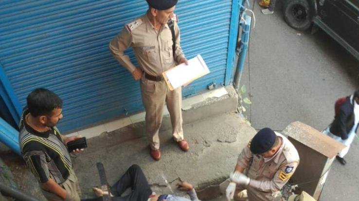 Man dies after falling from stairs